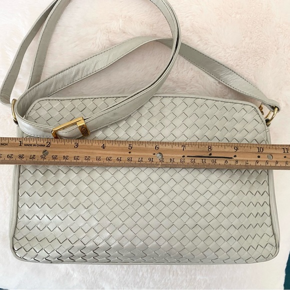 Silver/ Pearl Ganson San Francisco leather bag. Gold accents. - Picture 8 of 10